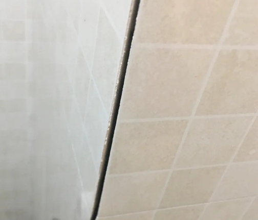 杭州瓷砖空鼓维修公司分享阳台瓷砖脱落的修复过程可以分为以下几个步骤