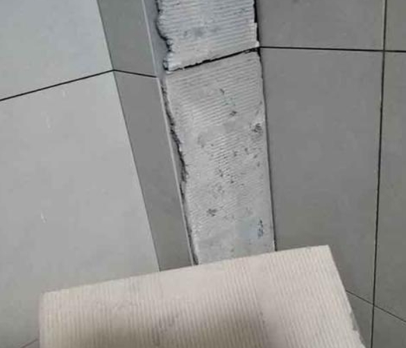 杭州瓷砖空鼓维修公司分享下厨房瓷砖脱落的补救措施。
